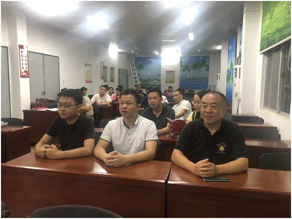 市金控公司組織觀看144期《脫貧致富電視夜?！饭?jié)目